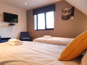 5 bedrooms, WiFi, bed sheets