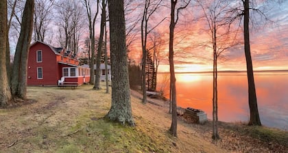 Copper Water Cottage- Unplug & Reconnect ; The Perfect Summer Retreat for Families & Friends