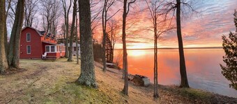 Copper Water Cottage- Autumn Bliss Awaits – Stunning Fall Foliage & Lakeside Comfort