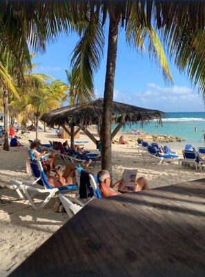 Beach nearby, sun-loungers, beach towels