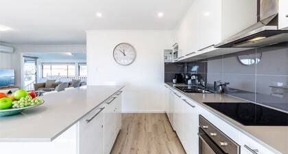 Blue Waters 7 Cook St - Dog Friendly and Water Views