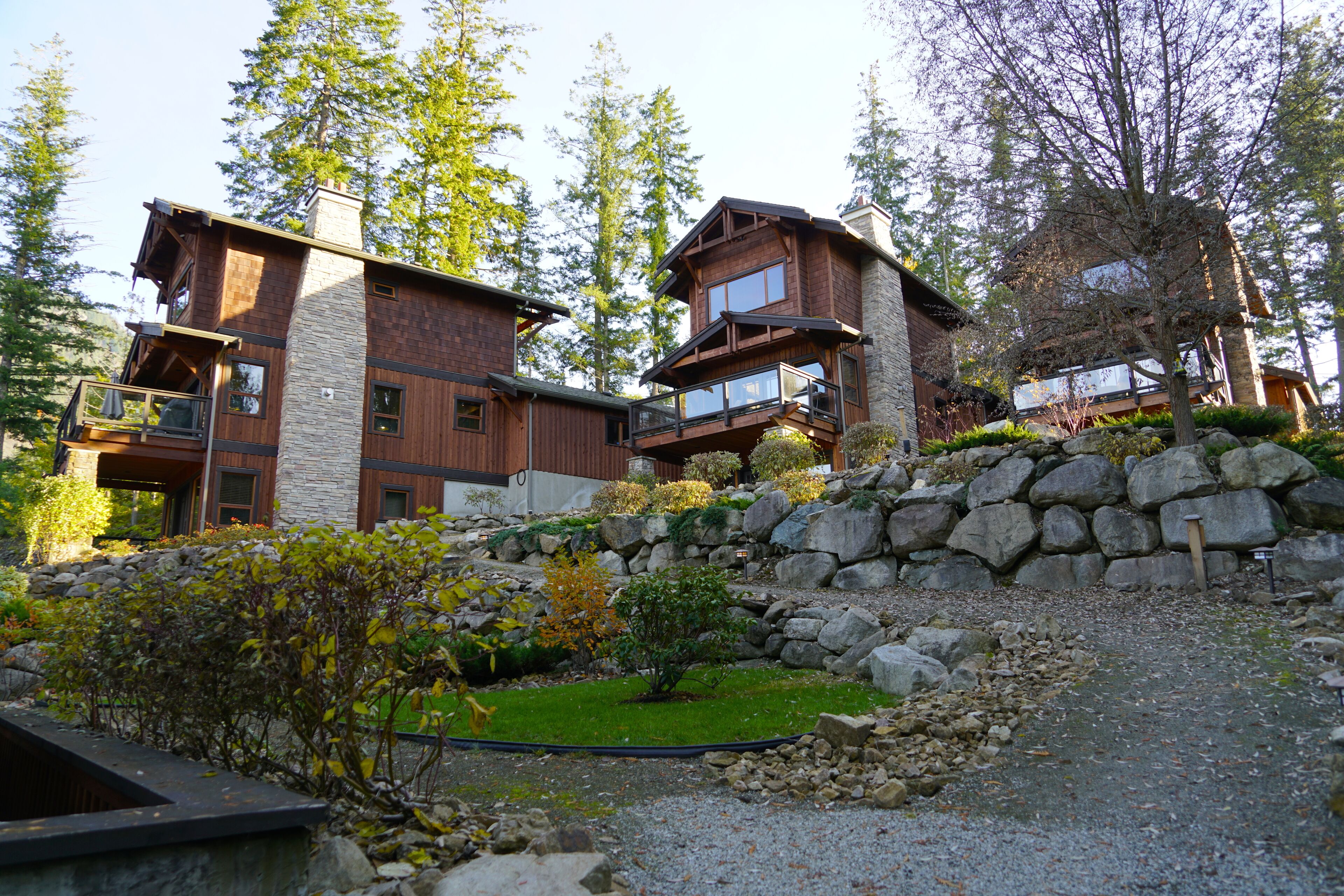 Pathway to "Boon's Rest" (lodge on left); only 125 steps to the clubhouse gate. 