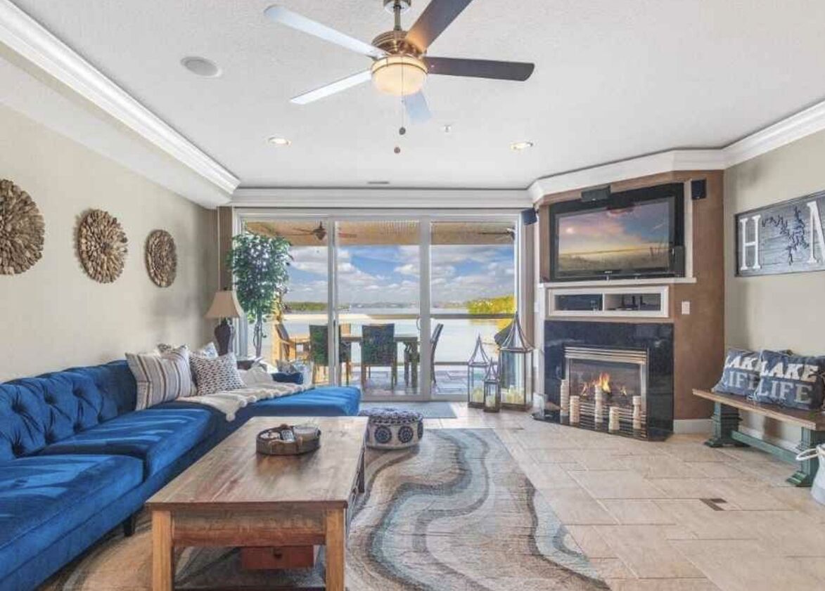 GWEN'S GETAWAY!!, TOP FLOOR! 10 Mile View, Kid Friendly, Boat Slip included