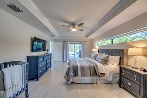 4 bedrooms, iron/ironing board, travel crib, free WiFi