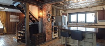 HOUSE OF MONT-MÉGANTIC