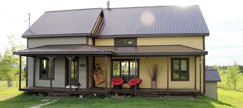 HOUSE OF MONT-MÉGANTIC