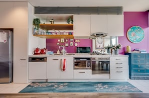 Fridge, microwave, oven, stovetop