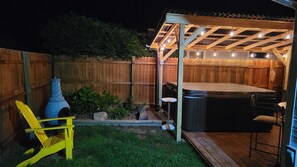Outdoor spa tub - Year Round Access in town Bungalow, Hot Tub, Fire Pit and Extra Parking      (Maggie Valley)