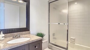 Combined shower/bathtub, hair dryer, towels, soap - Lovely 2 br 3 bath Isla Del Sol -Sleeps 6 lots of Amenities near St. Pete Beach! (St. Petersburg)