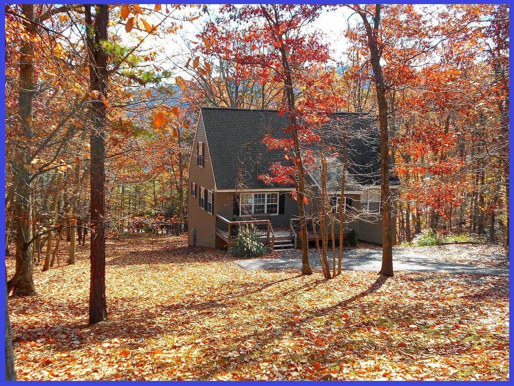 HOT TUB! Fireplace! Mtntop! 5 BDMS! 3 LEVELS OF AWESOME! Pet Friendly