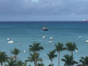 On the beach - 2 bedroom ocean front unit on palm beach Aruba (Noord)