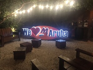 Bar (on property) - 2 bedroom ocean front unit on palm beach Aruba (Noord)