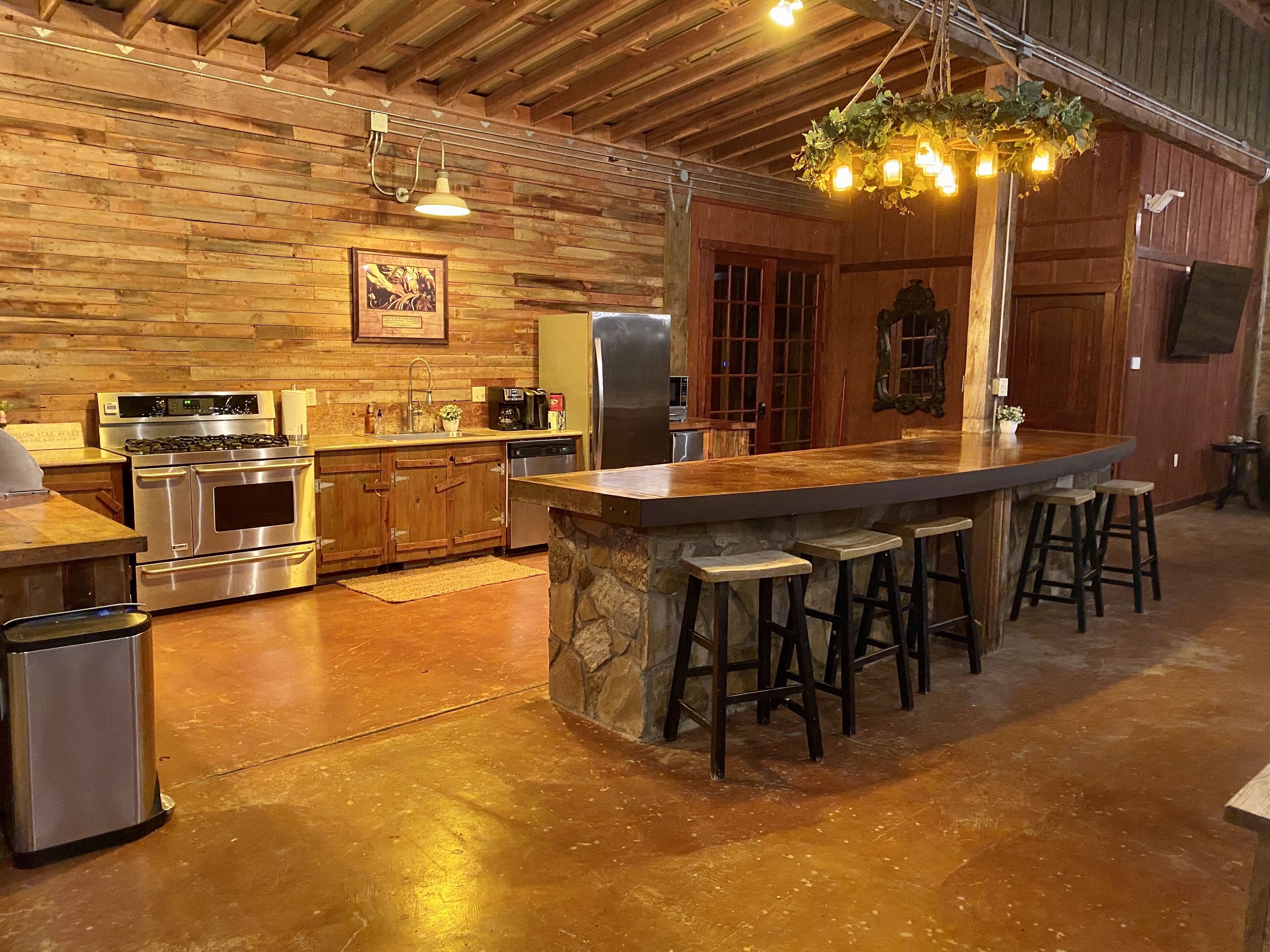 Silver Star Ranch and Private Lake Getaway