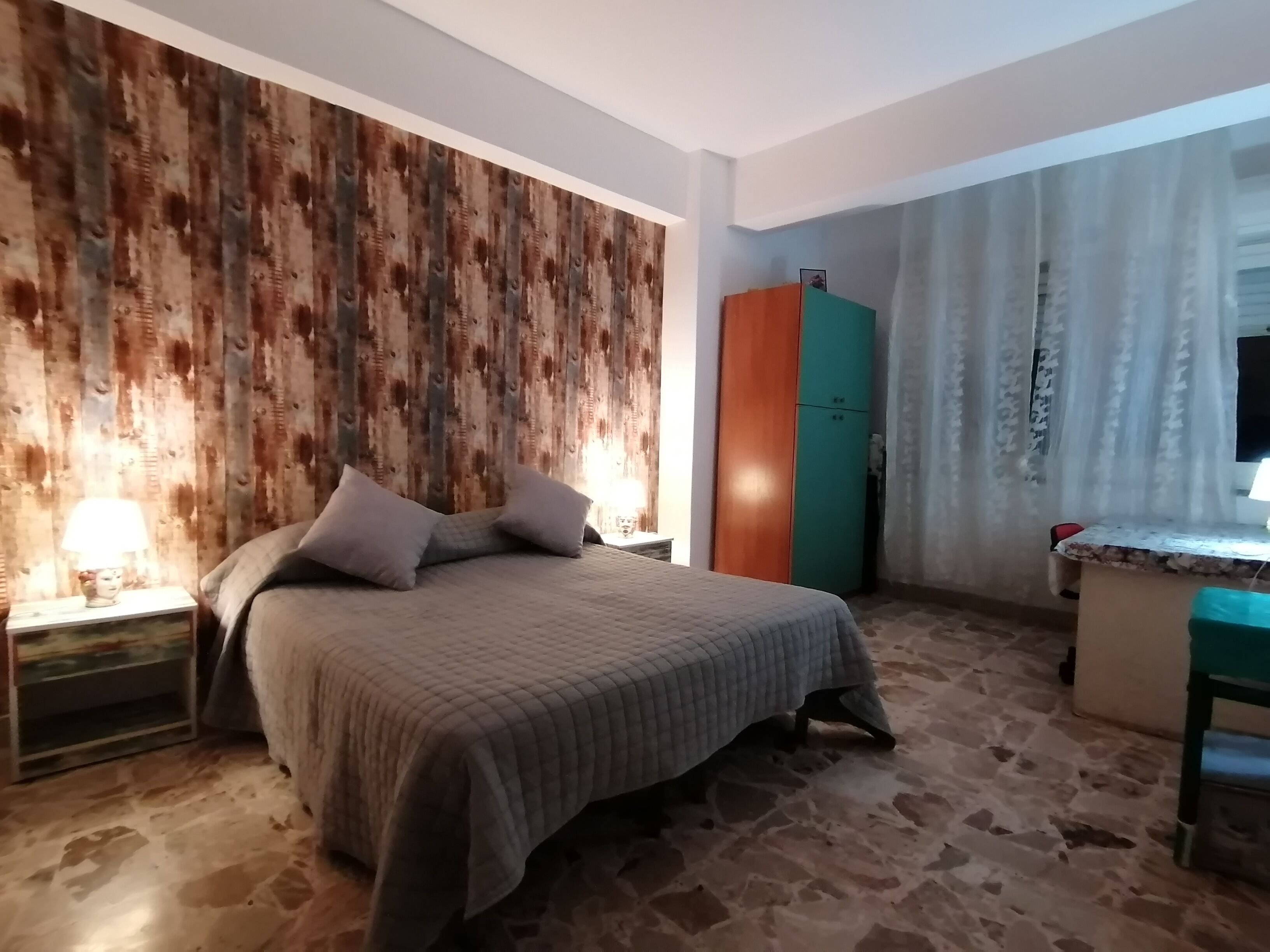 4 bedrooms, desk, iron/ironing board, free WiFi