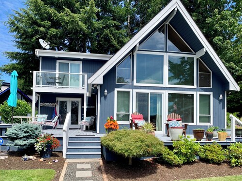 Hood Canal "Seaside Chalet". Beautifully updated and decorated.  Lovely setting!