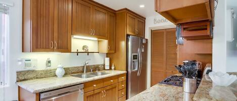 Four Ă micro-ondes, surface de cuisson, lave-vaisselle