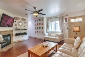 TV, fireplace, offices