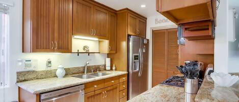 Mikrowelle, Herdplatte, Geschirrspüler