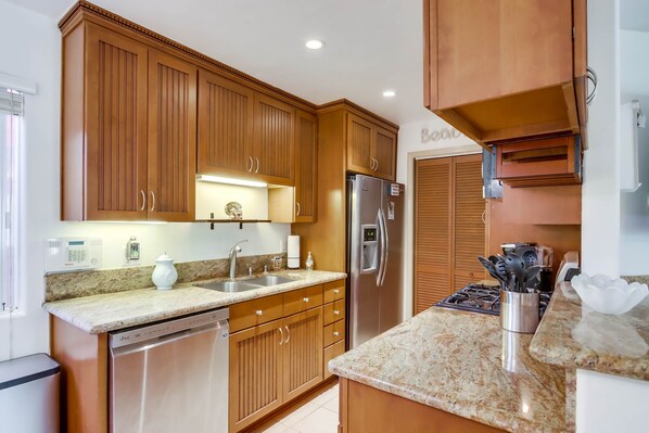 Microwave, stovetop, dishwasher, coffee/tea maker