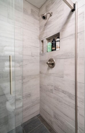 Shower, hair dryer, towels, soap - Fall Line Flat, AC in Bedroom, Communal Hot Tub, Views! (Steamboat Springs)