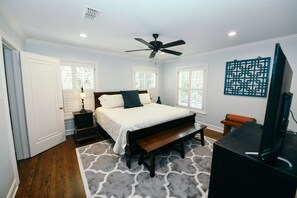 5 bedrooms, iron/ironing board, free WiFi, bed sheets - Remodeled Aggieland Historic Home/Gameday Retreat (College Station)