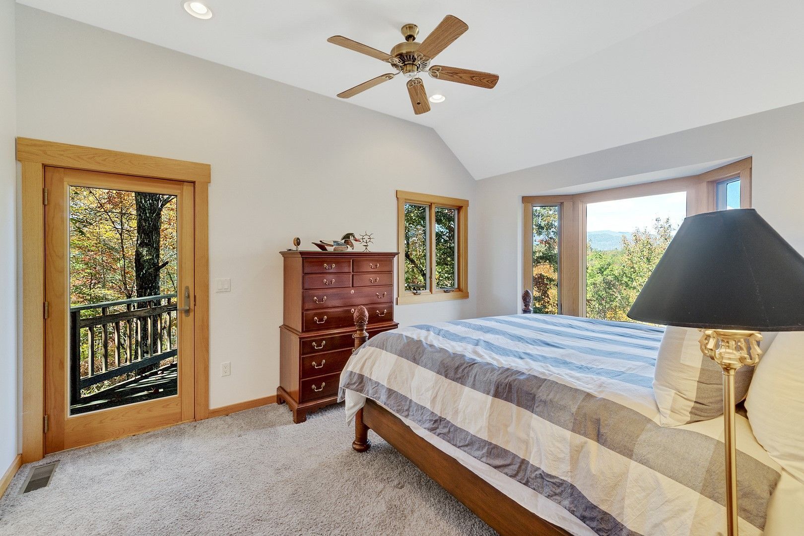 Whispering Pines Lakehouse - Whispering Pines Lakehouse - private dock and free