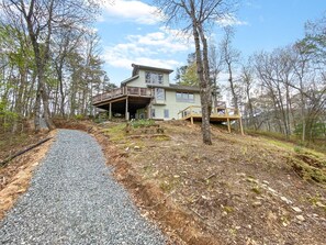 المنشأة من الخارج