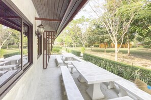 Balcony - OYO 75359 Thaiburi Thara Resort (Dan Makham Tia)