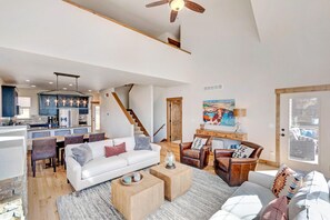 Smart-tv, eldstad, tv-spel och Hulu