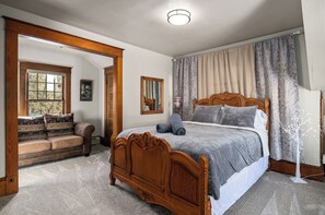 3 bedrooms, iron/ironing board, travel crib, free WiFi