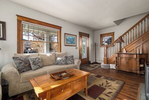 Smart TV, fireplace, DVD player