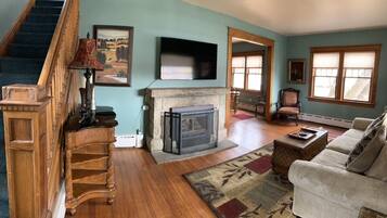 Smart TV, chimenea y reproductor de DVD