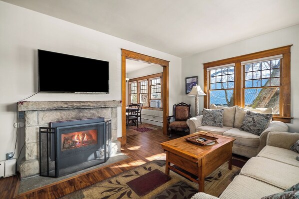 Smart TV, fireplace, DVD player