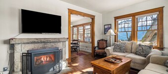 Delightful Downtown Home One Block to Premier Hot Springs