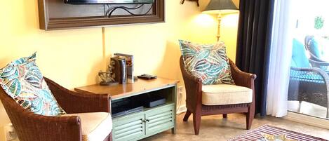 TV, bordtennis, bøker og printere