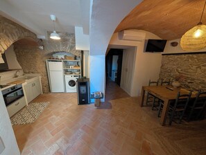Fridge, microwave, oven, stovetop - Loft 2/4 pax a La Pera, Empordà, Costa Brava (La Pera)