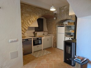Fridge, microwave, oven, stovetop - Loft 2/4 pax a La Pera, Empordà, Costa Brava (La Pera)