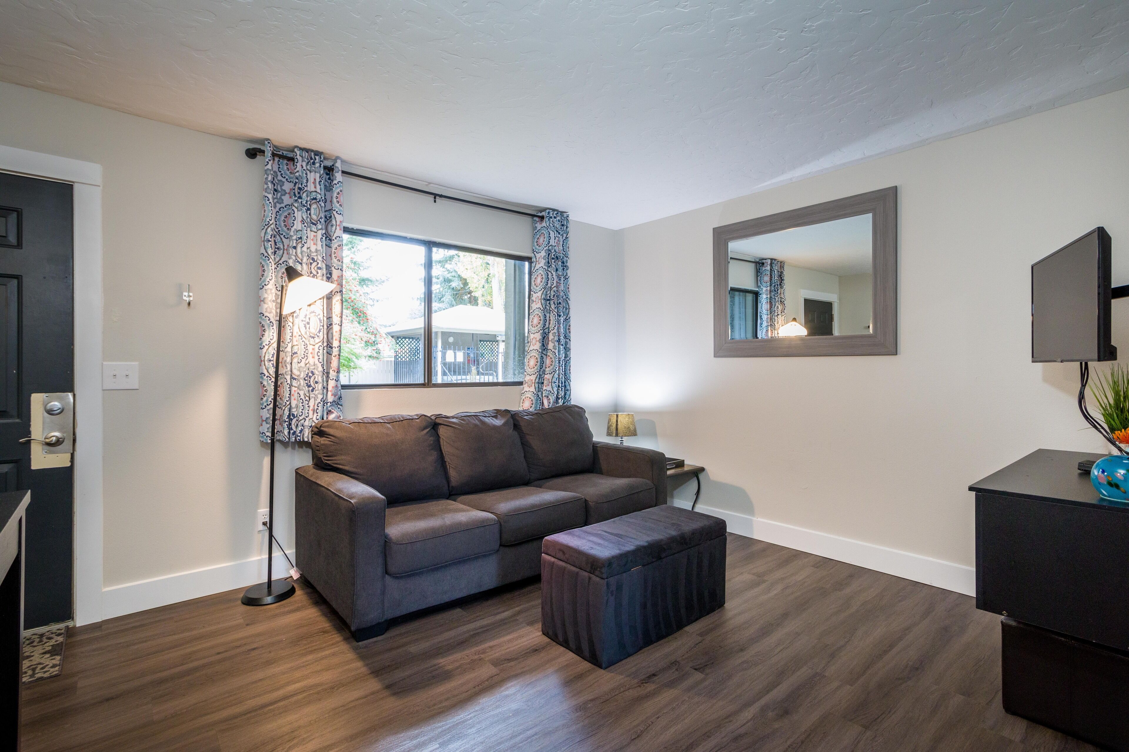 Updated condo w/courtyard views - Marina Cay Condo on Flathead Lake