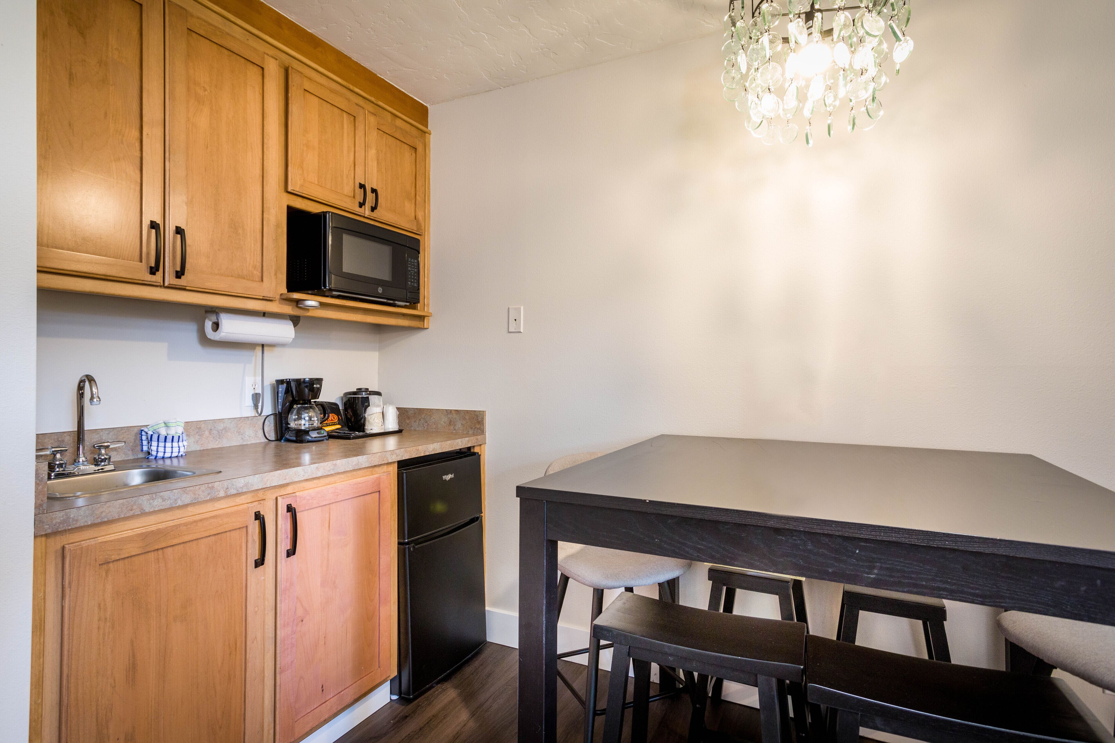 Updated condo w/courtyard views - Marina Cay Condo on Flathead Lake