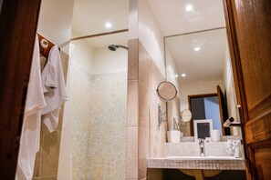Shower, hair dryer, toilet paper - Appartement de charme dans un quartier agréable, plaisir des balades nocturnes (Porto-Vecchio)