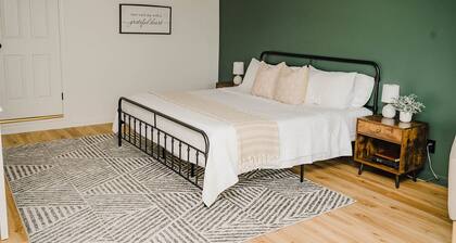 Cozy Guest Suite with Private Entrance