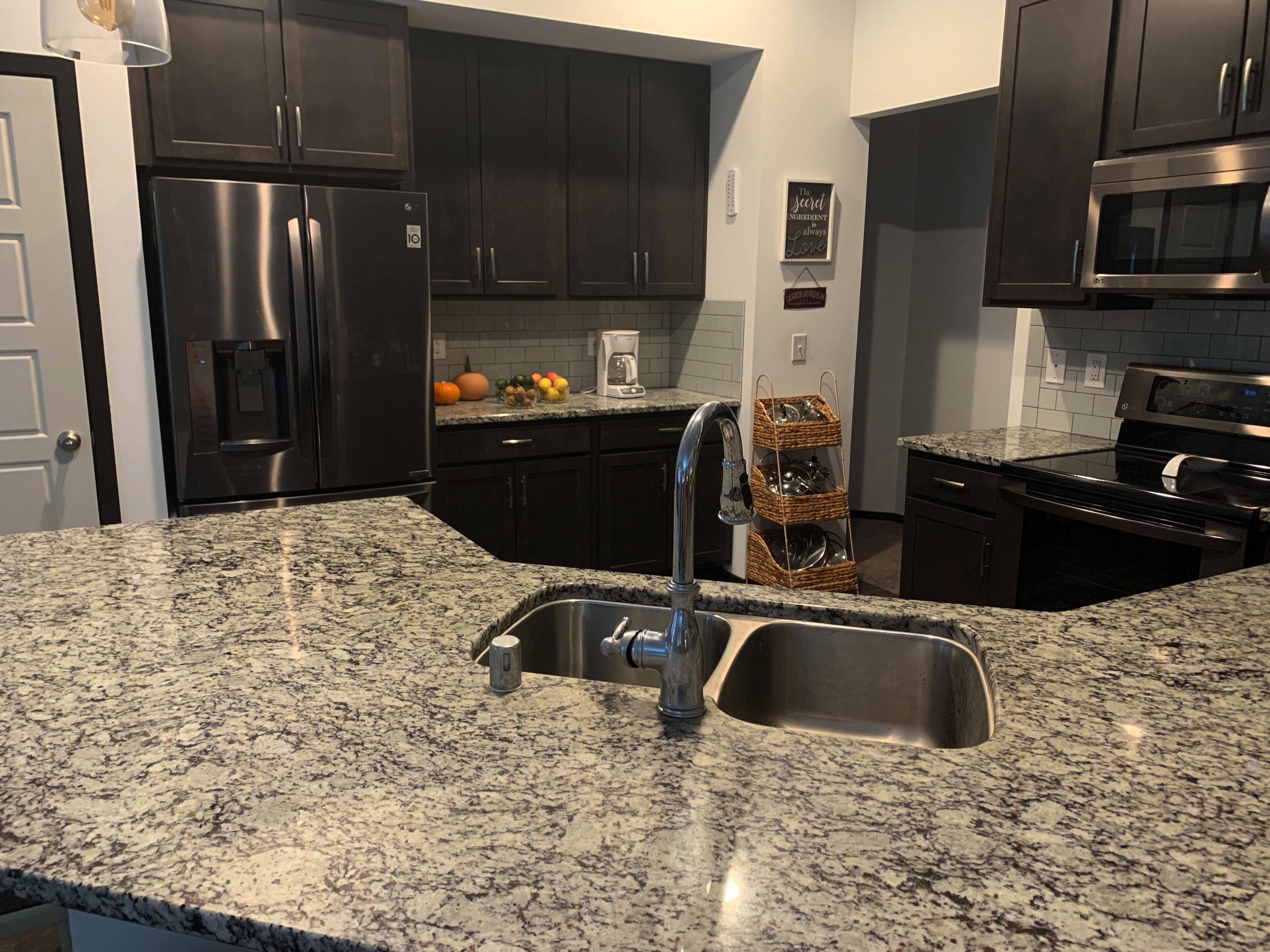 Spa Palouse Home, Spacious & Extremely Comfortable Upper Level private entrance.