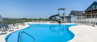 Hot tub, Indoor pool, Fire pit, Dog-friendly | Pineapple Bungalow