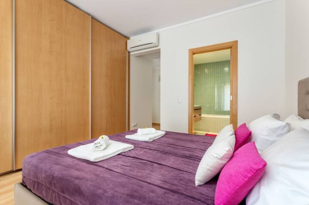 Luxury 1-Bedroom with Rooftop Pool & Ria Formosa View, Village Marina, Olhão