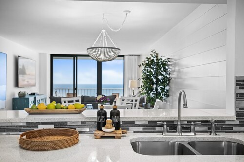 Award-winning, beachfront condo with ocean views