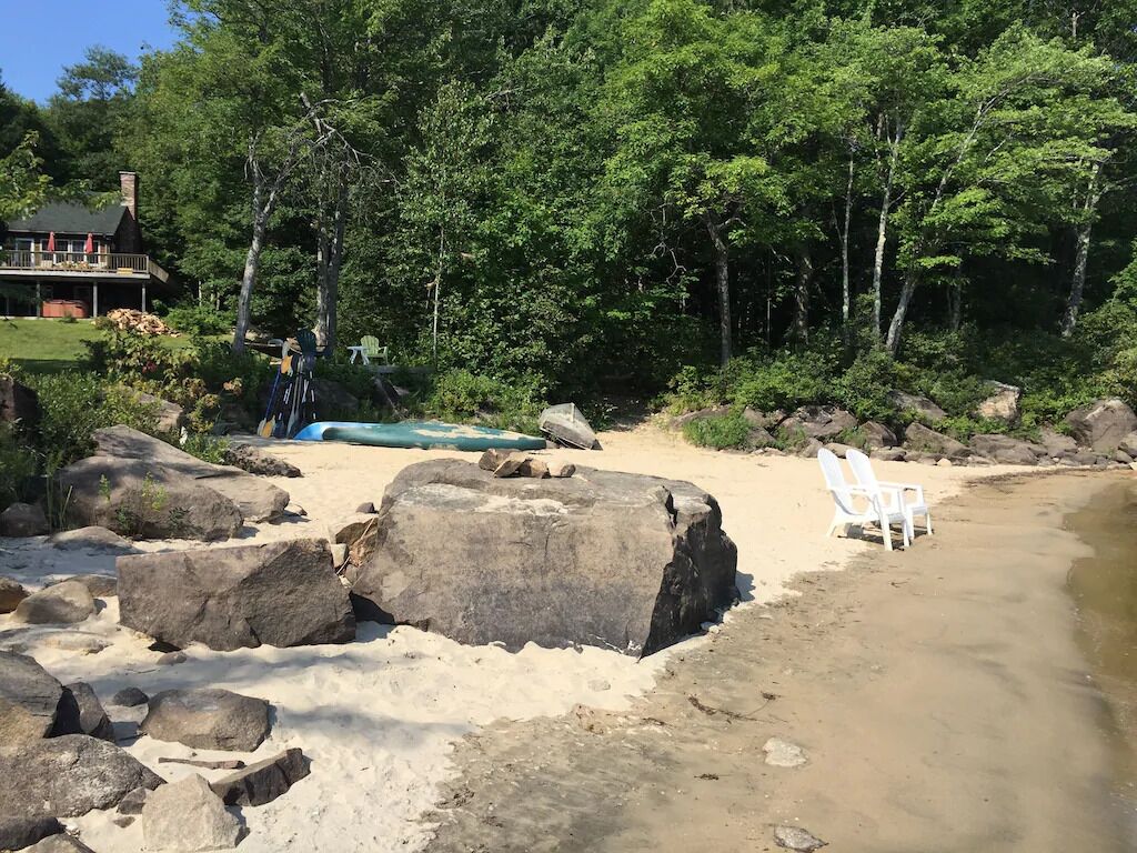 Lakefront&Private beach, Ski&view Pleasant Mnt, on snowmobile trail