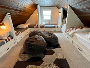 5 bedrooms, free WiFi, bed sheets