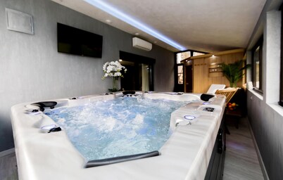 Amazing home in Novo Zvecevo with sauna