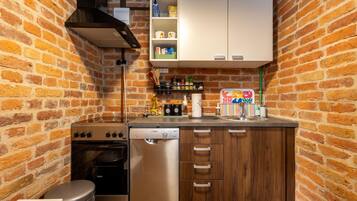 Refrigerador, horno, lavavajillas y cafetera y tetera