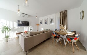 TV - Awesome home in Kraljevica (Kraljevica)